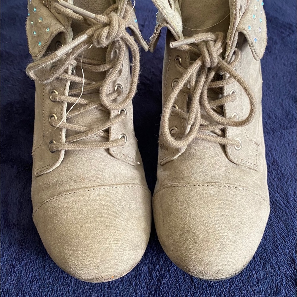 Girl’s CRB wedge boots size 2